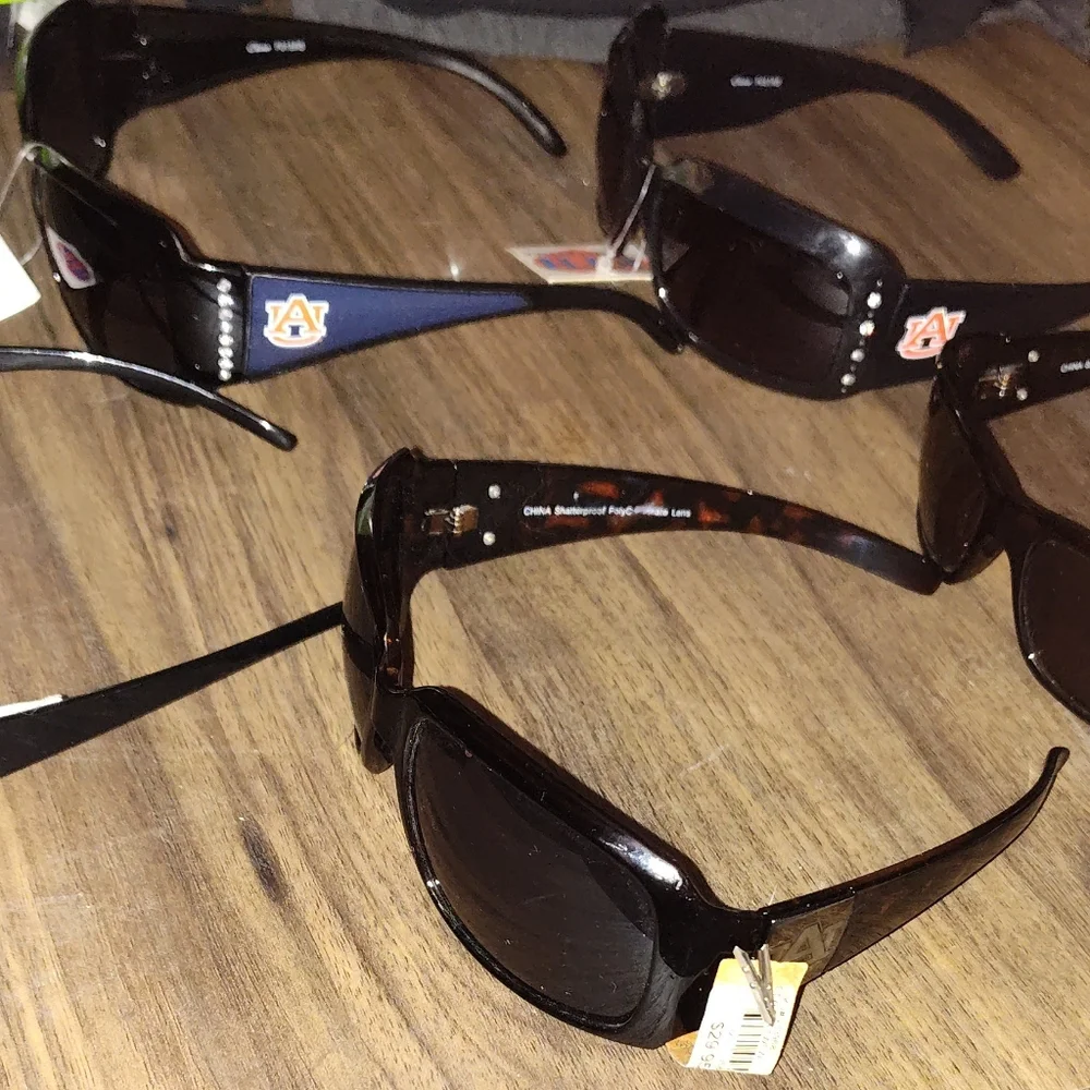 Auburn sunglasses 🕶️ - Picture 2 of 3